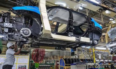 बजाज ऑटो की थोक बिक्री मार्च में 25 प्रतिशत बढ़ी