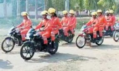 अग्निशमन सेवा दिवस : एसडीआरएफ और नगर सेना के जवानों ने निकाली स्वीप बाइक रैली