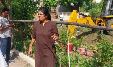 नाली में गोबर देख भड़के आयुक्त, डेयरी संचालक पर जुर्माना