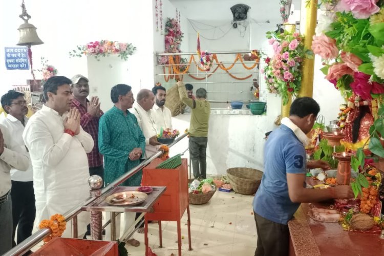 नवरात्र में देवी मंदिरों में दर्शन के लिए उमड़े श्रद्धालू