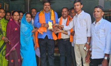 विधायक गजेंद्र संग बेरला ब्लॉक के ग्रामीणो ने कहा हम भी मोदी के परिवार