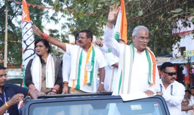 भूपेश बघेल ने बेरला में किया रोड शो, कहा राजेन्द्र साहू आपके क्षेत्र का बेटा है विजय दिलाये..