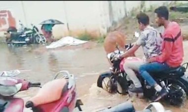 बेमौसम बारिश,साप्ताहिक बाजार सहित कारोबारियों को पहुंचाया नुकसान