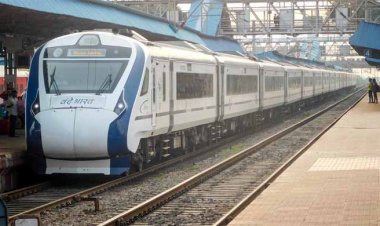 वंदेभारत में आ गई तकनीकी खराबी, निपनिया में खड़े रही ढाई घंटे