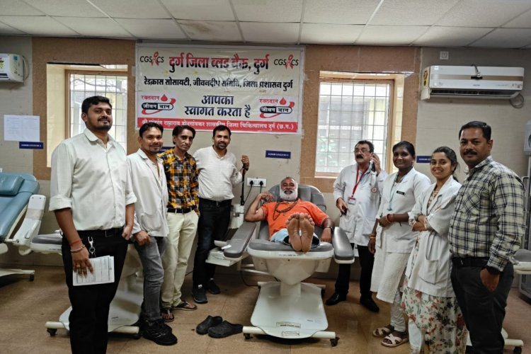 सुरेंद्र चंदेल एवम भावेश जैन ने रक्तदान कर बचाई दो मरीजों की जिंदगी...