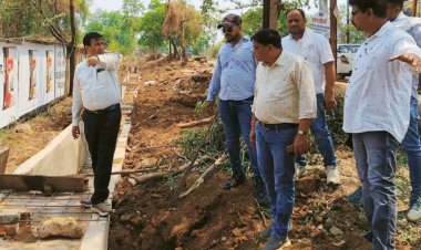महापौर ने किया एक करोड़ से हो रहें नाला निर्माण कार्य का निरीक्षण