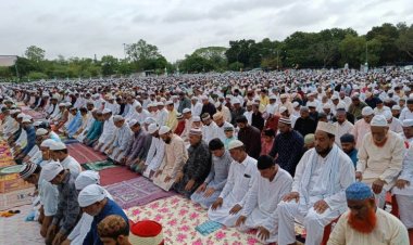 ईद उल अजहा पर अमन के लिए दुआओं में उठे हाथ