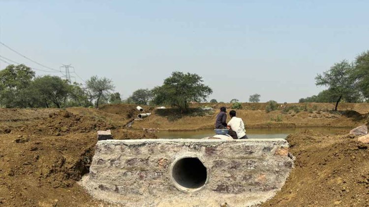 बोहरडीह गांव में वर्षा जल संचयन और बारहमासी जल आपूर्ति को बढ़ाने के लिए एसीसी चिल्हाटी साइट पर अदाणी फाउंडेशन ने 7 तालाबों को जोड़ा