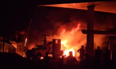 CG NEWS : पेट्रोल पंप में लगी भीषण आग, चार वाहन जलकर खाक