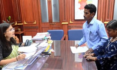 मजदूरों ने अपना मेहनताना दिलाने कलेक्टर से लगाई गुहार, आवेदन लेकर पहुंचे मजदूर