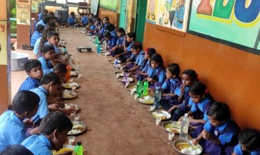 राष्ट्रीय पुरूस्कार से पुरुस्कृत विद्यालय पोटिया में विकासखंड स्तरीय समीक्षा बैठक सह न्यौता भोज..