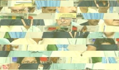 सुरक्षा के साथ मानवता की मिसाल पेश कर रहे जवान