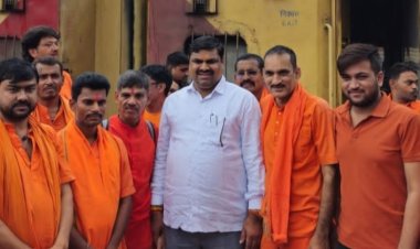 बाबाधाम के लिए निकले कांवरियों का बड़ा जत्था, स्टेशन में गूंजे बोलबम के नारे