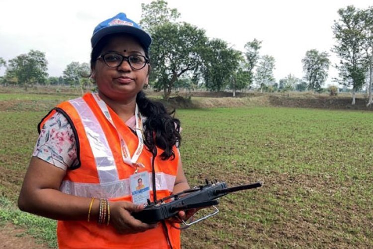 सफलता की कहानी: दुर्ग की ड्रोन दीदी की सफलता के उड़ान की कहानी