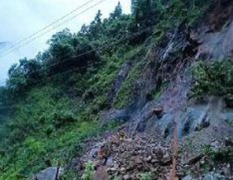 भूस्खलन के मलबे के साथ नदी में बहकर लापता हुईं दोनों बसों में 65 लोग थे: नेपाली अधिकारी