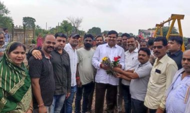 संघर्षों के बाद बनी डिपरापारा वार्ड 39 में  नवीन उद्यान (गार्डन ) मे वृक्षारोपण कर मनाया  हरेली तिहार..