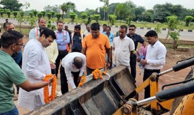 औद्योगिक नगर का सड़क होगा डामरीकरण, विधायक गजेंद्र एवं महापौर ने किया भूमिपूजन