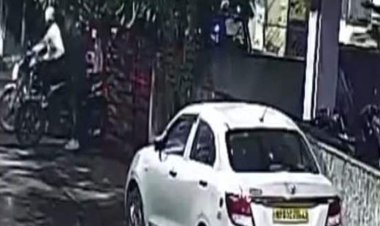 इलेक्ट्रीशन की बाइक चोरी:सीसीटीवी में दिखे दो चोर,कुछ ही मिनटो में ले गए गाड़ी