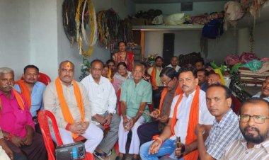 दुर्ग ग्रामीण विधायक ललित चंद्राकर ने बूथ कार्यकर्ताओं के साथ  उतई में सुना मन की बात