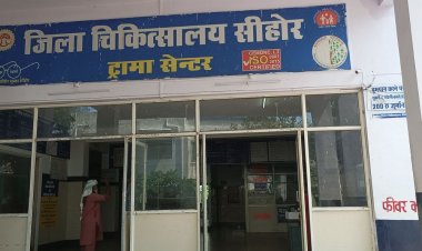सीहोर जिला अस्पताल बना रेफर सेंटर:स्टाफ ने गर्भवती महिला को नहीं किया भर्ती, परिजनों ने लगाए लापरवाही के आरोप