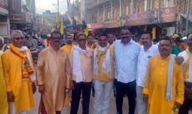 शोभायात्रा का जनप्रतिनिधियों ने किया स्वागत