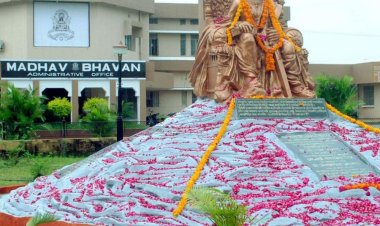 परीक्षा के 17 दिन पहले खोला प्रश्न पत्र:पेपर आउट होने के बाद विक्रम विश्वविद्यालय प्रशासन ने शासकीय कॉलेज के प्राचार्य को दिया नोटिस