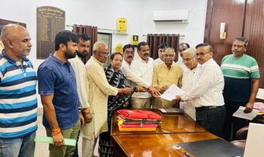 पूर्व मुख्यमंत्री के काफिले एवं शांतिप्रिय प्रदर्शन करने वाले पर हुए कार्यवाही से कांग्रेसी आहत, सौपा ज्ञापन..