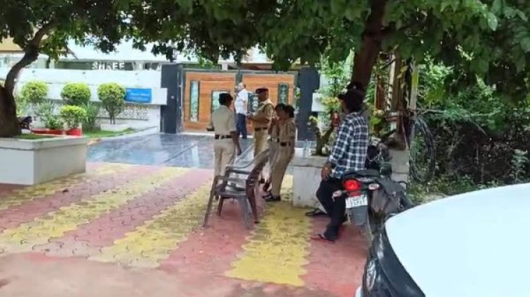 BREAKING : ACB-EOW ने होटल व्यवसायी के ठिकानों पर मारा छापा, IAS-IPS अधिकारियों का है करीबी