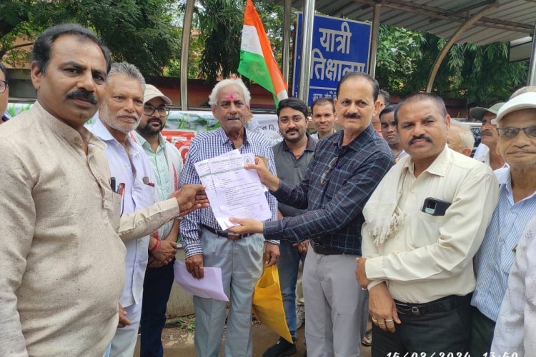 सी 2 लागत पर 50% लाभ जोड़कर कृषि उपजों का एमएसपी घोषित करने और इसकी कानूनी गारंटी देने की मांग को लेकर किसानों का प्रदर्शन