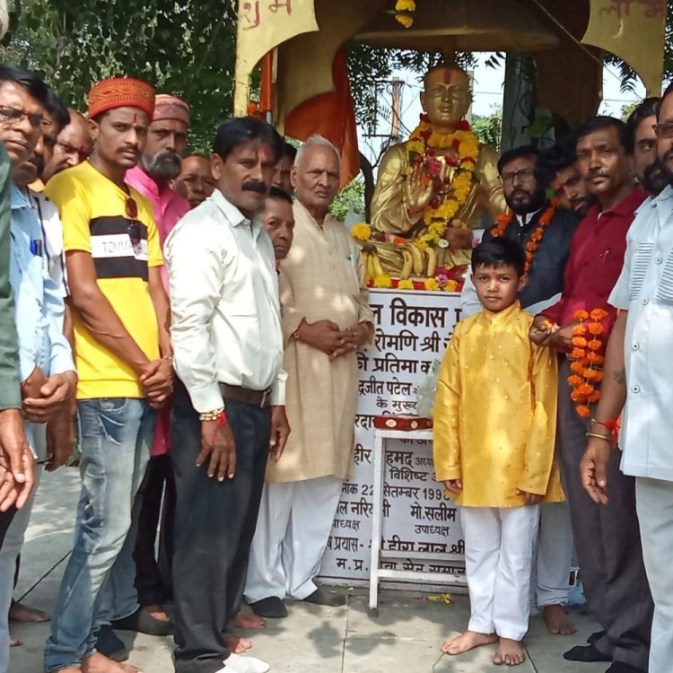 सेन महाराज चौक भोपाल में 46वां साप्ताहिक श्रृंगार दर्शन:कार्यक्रम के मुख्य यजमान व संयोजक ने केक काटकर अपना जन्मदिन भी मनाया