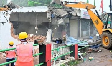 भिलाई क्षेत्र के मदर टेरेसा नगर में अवैध निर्माण को तोड़ा गया