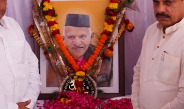 सीएम उज्जैन पहुंचे, डेढ़ घंटे रुकने के बाद रवाना:कहा-किसानो को राहत देने के लिए सोयाबीन एमएसपी 4892 रुपए तय की