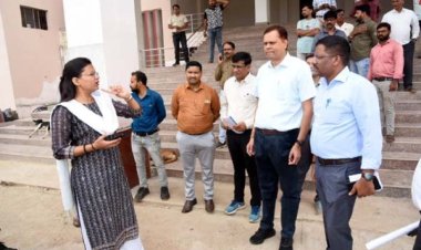 संभागायुक्त और कलेक्टर ने किया निर्माणाधीन विश्वविद्यालय भवन का निरीक्षण
