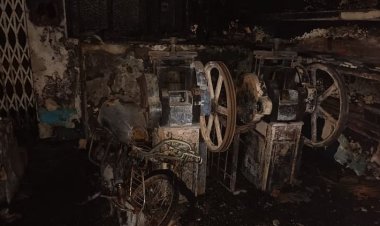 Durg: सोने चांदी की फैक्ट्री में तबाही, इलेक्ट्रिक स्कूटर चार्जिग से लगी आग, तीन लोग फंसे, करोड़ों का नुकसान