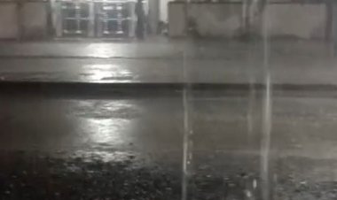 देवास में देर रात एक घंटे झमाझम बारिश:सड़कों पर बहने लगा पानी, 40 इंच तक पहुंचा बरसात का आंकड़ा