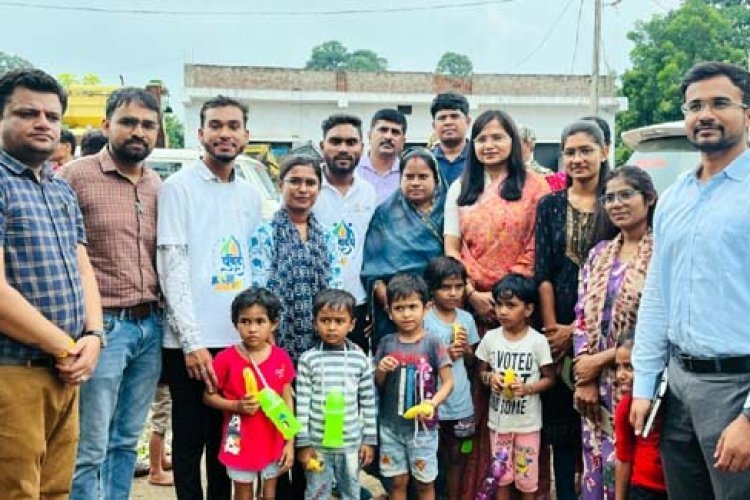 पोषण और स्वच्छता के प्रति जागरूकता लाने घर&घर पहुँच रहे युवोदय स्वयंसेवक
