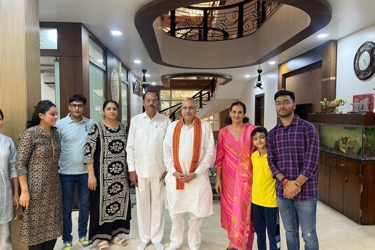 भाजपा के राष्ट्रीय उपाध्यक्ष पूर्व क्षेत्रीय संगठन मंत्री सौदान सिह,भाजपा वरिष्ठ नेता छगन लाल मुंदडा के घर पहुंच की सौजन्य मुलाक़ात..