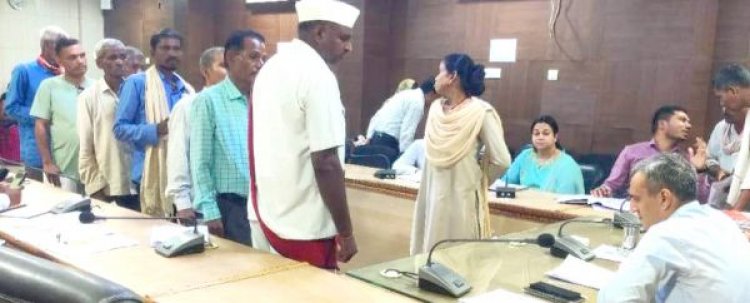 100 से अधिक लोग पीएम आवास की जानकारी लेने पहुंचे