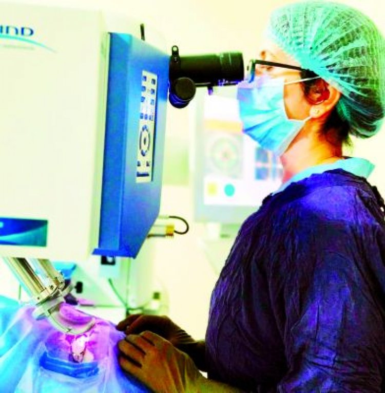 साईंबाबा हॉस्पिटल में स्पर्श रहित नई मशीन लेजर सर्जरी से हट जाएगा चश्मे का नंबर-डॉ. मोहबिया