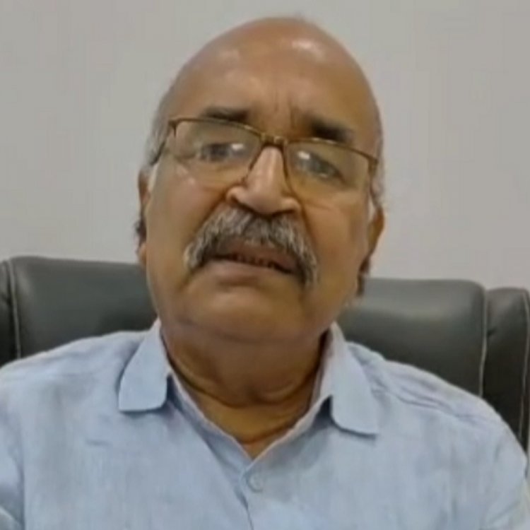 रीवा में भूख हड़ताल पर पूर्व मुख्य चिकित्सा अधिकारी:बीमा राशि ना मिलने से नाराज; बोले-जारी रहेगा विरोध