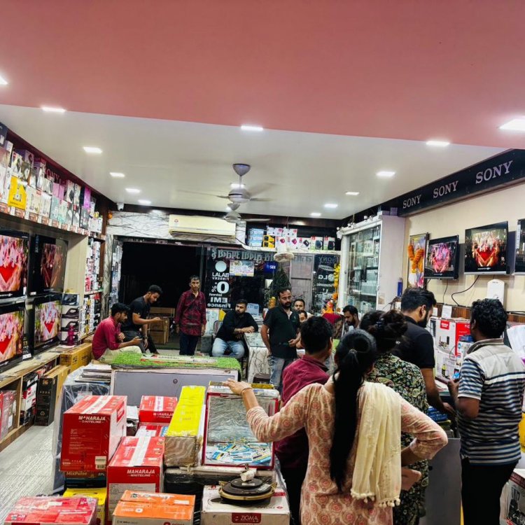 बड़वानी में गुरु पुष्य का मुहूर्त आज:बाजार में छाई रौनक, दिवाली से पहले ऑफर्स की बौछार से बाजार में आने लगा उठाव