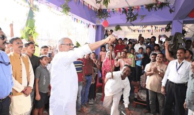Gaura-Gauri Pooja: दिवाली से अगले दिन पूर्व CM बघेल ने निभाई सोटा प्रहार की परंपरा, जानें क्या है इसकी वजह