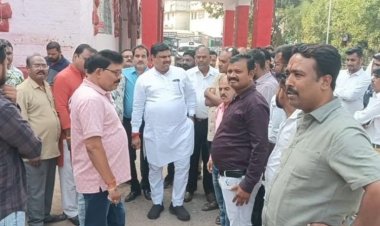 शहर में कानून व्यवस्था को लेकर भाजपा पार्षदो की एसपी के साथ बैठक, विधायक गजेन्द्र यादव भी रहे मौजूद