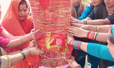 नवमी पर महिलाओं ने की आंवले के पेड़ की पूजा:भगवान विष्णु से की समृद्धि और खुशहाली की कामना