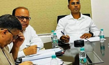पंजीयक आयुक्त शर्मा ने की विभागीय काम काज की समीक्षा