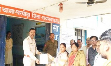 बढ़ी चोरी के विरोध में भाजपाई पहुंचे थाने