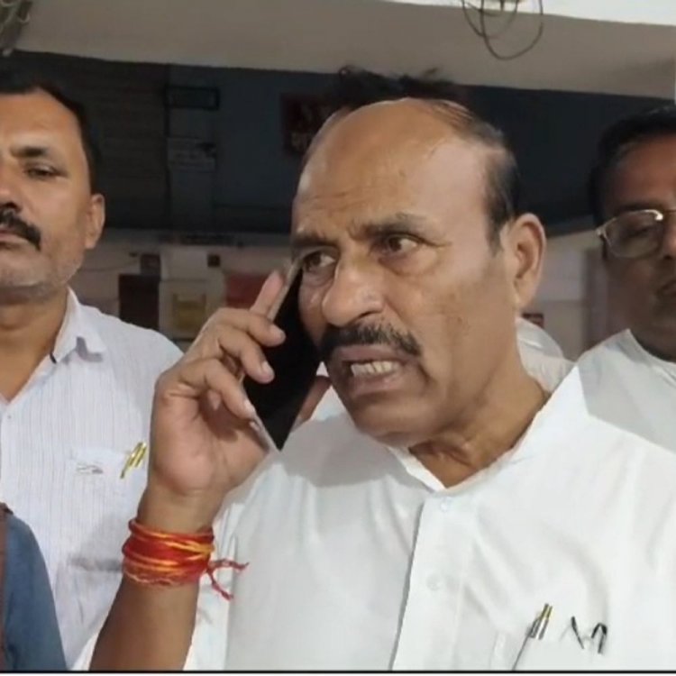 जिला अस्पताल में गंदगी देख नाराज हुए केंद्रीय मंत्री:स्वास्थ्य व्यवस्थाओं को लेकर मरीजों से लिया फीडबैक