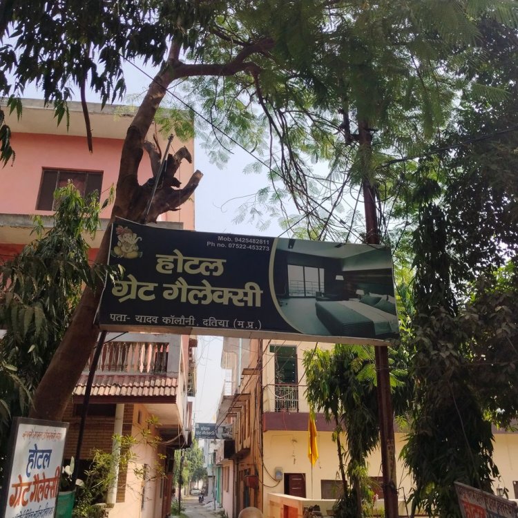 होटल ग्रेट गैलेक्सी में चल रही थी जुए की फड़:पुलिस ने दबिश देकर 9 जुआरी किए गिरफ्तार, 48 हजार से अधिक कैश जब्त