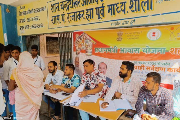 फेस&2 शिविर में पहुँचकर हितग्राहियों ने ली पीएम आवास योजना की जानकारी