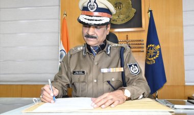 वरिष्‍ठ आईपीएस अधिकारी कैलाश मकवाणा ने पुलिस महानिदेशक का कार्यभार संभाला